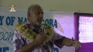 Fijian Prime Minister meets Nawaicoba farmers.