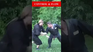 NINJA SELF DEFENSE TECHNIQUE 🥷🏻 How To FIGHT Against A KNIFE ATTACK #Shorts