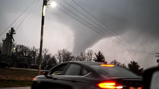 Chasing A Dangerous EF3 Tornado - Lewistown, IL