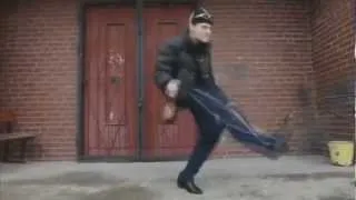 КОЛЯН ТАНЦУЕТ ЛУЧШЕ ВСЕХ ))))  Kohl is dancing the best ))))