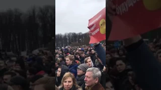 На Марсовом поле собрались тысячи человек