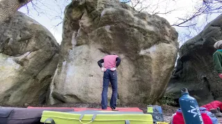 Fontainebleau - Bas Cuvier - Le Carnage (assis)(7C)