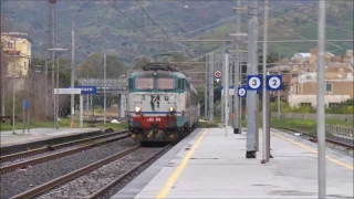 Tra le stazioni della Messina - Siracusa, transiti arrivi e partenze.