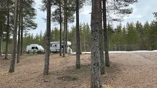 @VanlifeRoy och @minettapahjul på tur! Vanlife i Norrbotten med campervan och husbil.