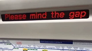 Please mind the gap between the train and the platform (Piccadilly line)