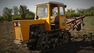 Про этот трактор все забыли. Маленький гусеничный  трактор Т-54