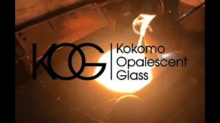 Pouring and Mixing a Sheet of  Kokomo Opalescent Glass 11LL