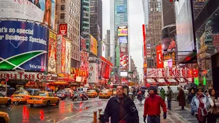 NEW YORK CITY 2019: TIMES SQUARE CHRISTMAS MADNESS! [4K]