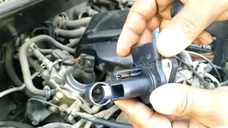 How to clean car mass air flow sensor / Mass air flow sensor troubles and easy fix on Toyota Vitz