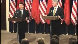 Pres. Clinton and Prem. Zhu at a Press Conference (1999)