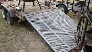 Quick trailer ramp