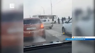 В Красноярске из-за ДТП почти на час оказался заблокирован Октябрьский мост