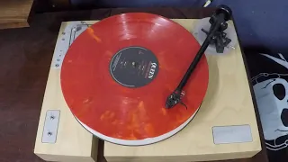 Queen   Greatest Hits - A2 - Another One Bites The Dust - Live Vinyl Recording