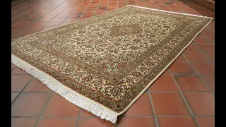Fine quality handmade Kashmir silk rug in pale delicate colourings 309517