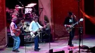 Neil Young - cinnamon girl Live Bercy de Paris 06-06-13 By Romguitare