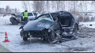 Не по своей полосе: молодой водитель погиб в лобовой аварии под Омском