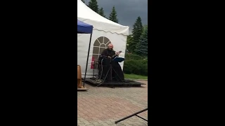 Батюшка дает концерт на православной выставке-ярмарке в Ставрополе 3.06.2017