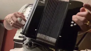 Las Mañanitas Acordeón 8 Bajos. 8 Bass Mini-Accordion.