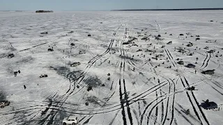 Бешеный клев! Большая толпа!  Наконец разловил РАТЛИН!  Ловля СУДАКА весной.