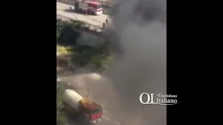 Bari, autobus Amtab in fiamme in via Caldarola a Japigia