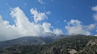 Приехал в Гималаи: горы, облака, холодно, речка, кусачие пираньи водятся? А Снежный Человек где?