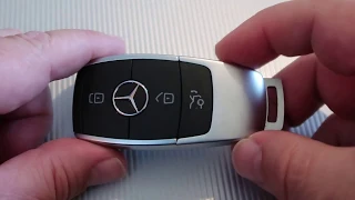Batterie wechseln beim neuen Mercedes Schlüssel (rechteckig)
