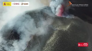 26/10/21 D Detalle de las grietas del cráter central del cono Erupción La Palma IGME-CSIC