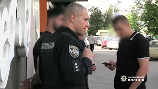 Столичні оперативники затримали двох мешканців Київщини за розбійний напад на громадянина
