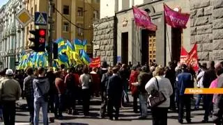 Харьковский горсовет пикетировали 150 проукраинских митингующих и 30 российских