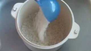 HOW TO COOK RICE IN THE MICROWAVE