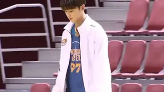 Chaeunwoo's exercise at basketball court