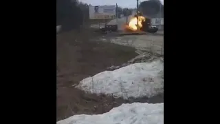 Выстрел по брошенному  российскому  танку из  РПГ.