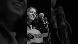 Joan Baez imitates Bob Dylan's singing #shorts #bobdylan #joanbaez