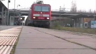 Ein  und Ausfahrt einer Rostocker S-Bahn (BR143 + Dostos).mp4