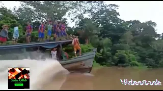 Barco ribeirinho no interior do Amazonas