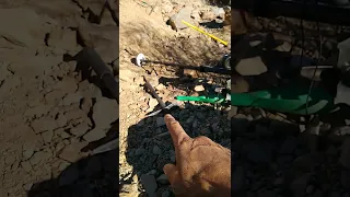 Gold in Quartzsite Arizona! Minelab Gold Monster 1000 finding the nuggets and tiny flakes!