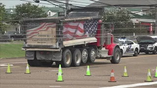 Dump truck knocks out power for blocks in Southaven after running into power lines