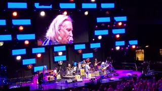 Joe Walsh, Vince Gill "Rocky Mountain Way" Crossroads Guitar Festival Dallas 9-21 2019