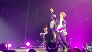 When V burned me.. 🔥💕🔥- #Baepsae - #BTS(방탄소년단) - Love yourself Tour in Amsterdam - 13.10.2018 HD