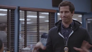 Brooklyn Nine-Nine - 2x23 - Jake tries to not flirt with Amy