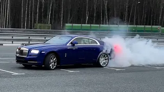 Дрифт на Rolls-Royce Wraith по Москве