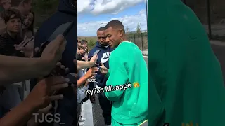 Kylian Mbappé being so sweet with fans🥺💙 #football #mbappe #psg #france