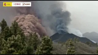 19/10/21 Estado: columnas freatomagmática  y  principal a medio día. Erupción La Palma IGME-CSIC