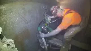 Changing cutting tools on the SR 99 tunneling machine