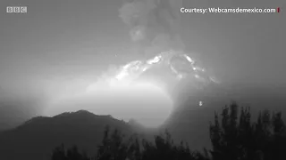 Time lapse captures Mexico's Popocatepetl volcano erupting