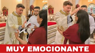 🚩VIDEO VIRAL 👉Sacerdote recién ordenado bendice a su madre emocionado