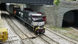 NS 9171 Leading Short Intermodal Consist At the RVME