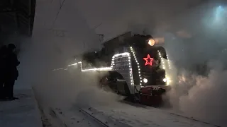 Паровоз П36-0031 отправляется от Киевского Вокзала с «Поезд Деда Мороза»