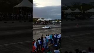 8 Second final White Camaro vs Red Pulsar