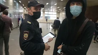 Контролер ГКУ пытался завладеть паспортными данными пассажира. Не сложилось